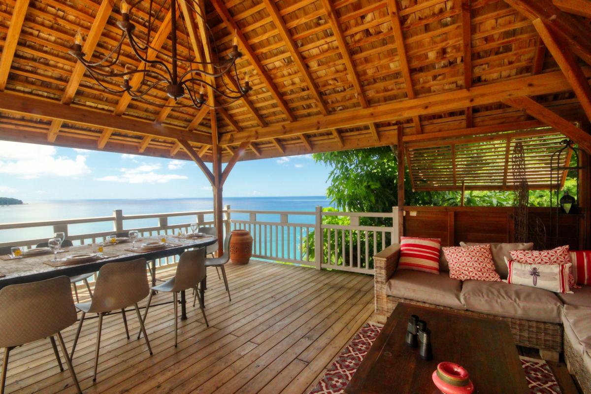 18 Location villa piscine Marinique_Location villa piscine Martinique Anses d Arlets_ salon extérieur